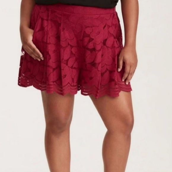 Torrid Scalloped Floral Lace Shorts - Picture 1 of 6